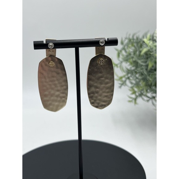 Sold!!!
Kendra Scott Hammered Gold Plated Aragon Dangle Modern Earrings - Picture 8 of 10